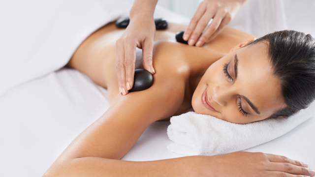 massaggio pietre calde