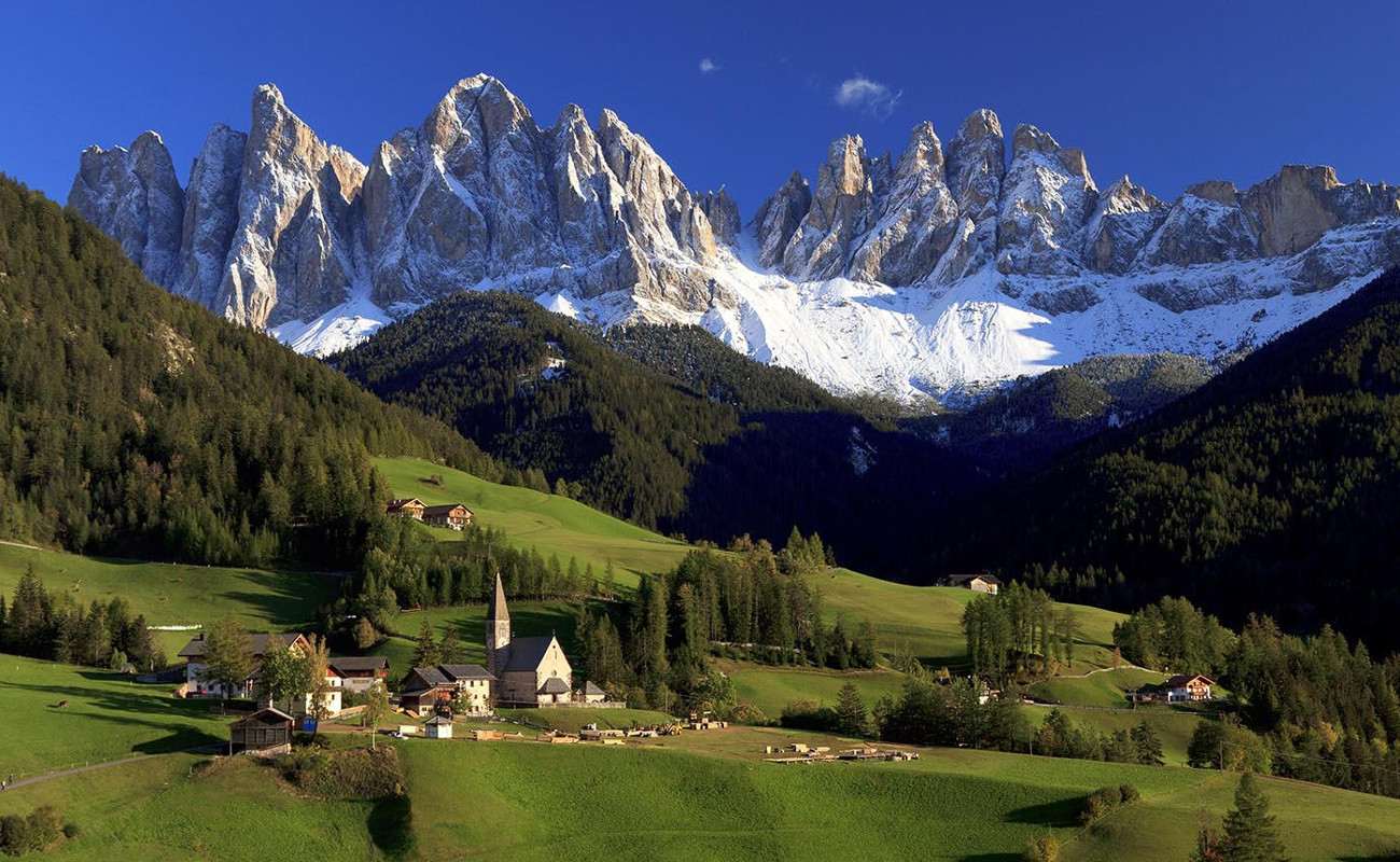 Bagna Bolzano E Sfocia Nell Adige
