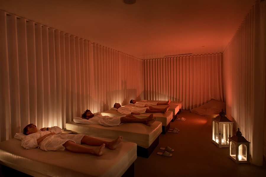 Relax nella sala con lettini ad aria della Tangerine Spa.