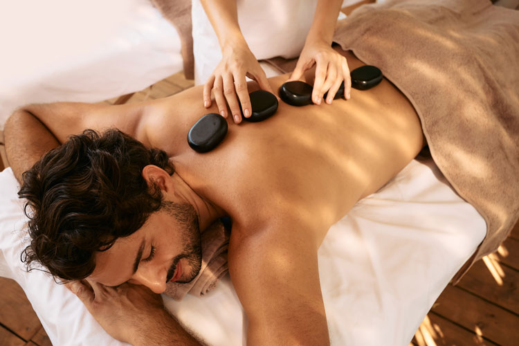 Massaggi hot stone per uomo