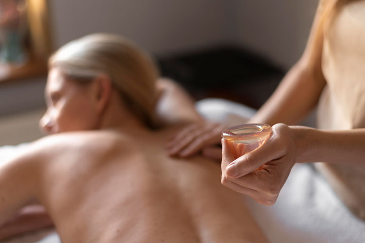 Nel Candle Massage le candele si sciolgono, diventando un olio tiepido e vellutato.